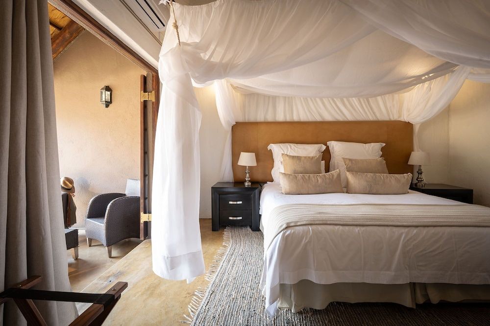Karongwe- Shiduli Safari Lodge Luxury Double or Twin Room, 2 Twin Beds