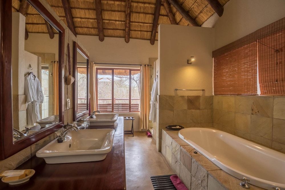 Karongwe- Shiduli Safari Lodge Superior Suite 3