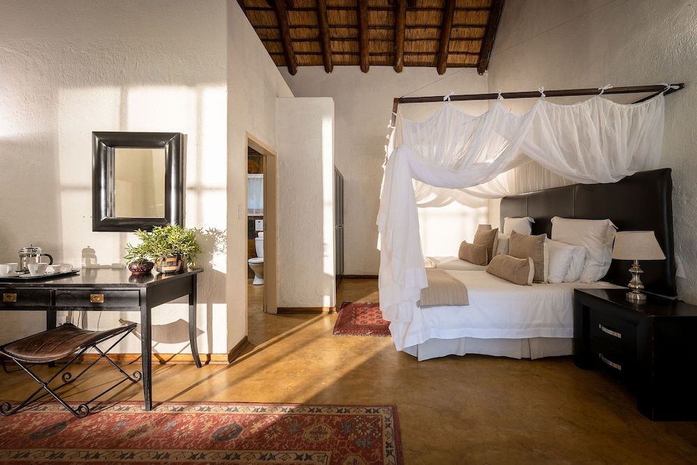 Karongwe- Shiduli Safari Lodge Superior Suite 6