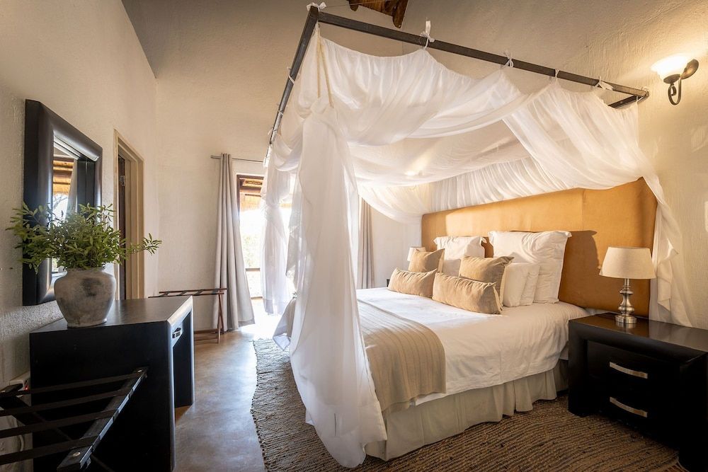 Karongwe- Shiduli Safari Lodge Luxury Double or Twin Room, 2 Twin Beds 3