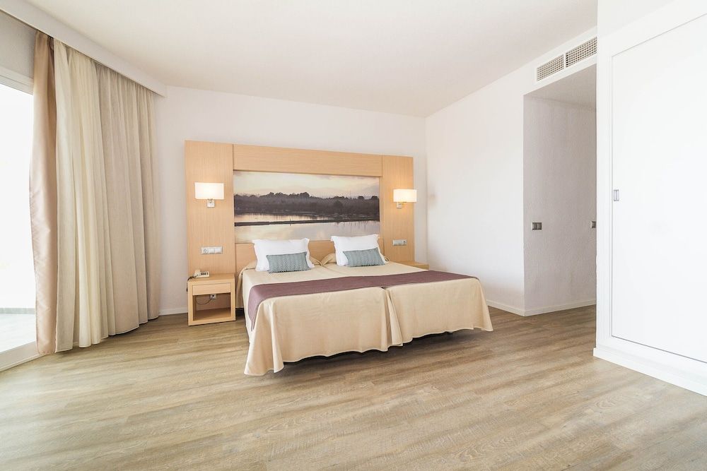 Family Room, Balcony