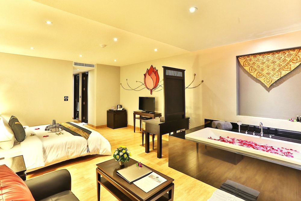 Deluxe with Pool Access Ocean VIew