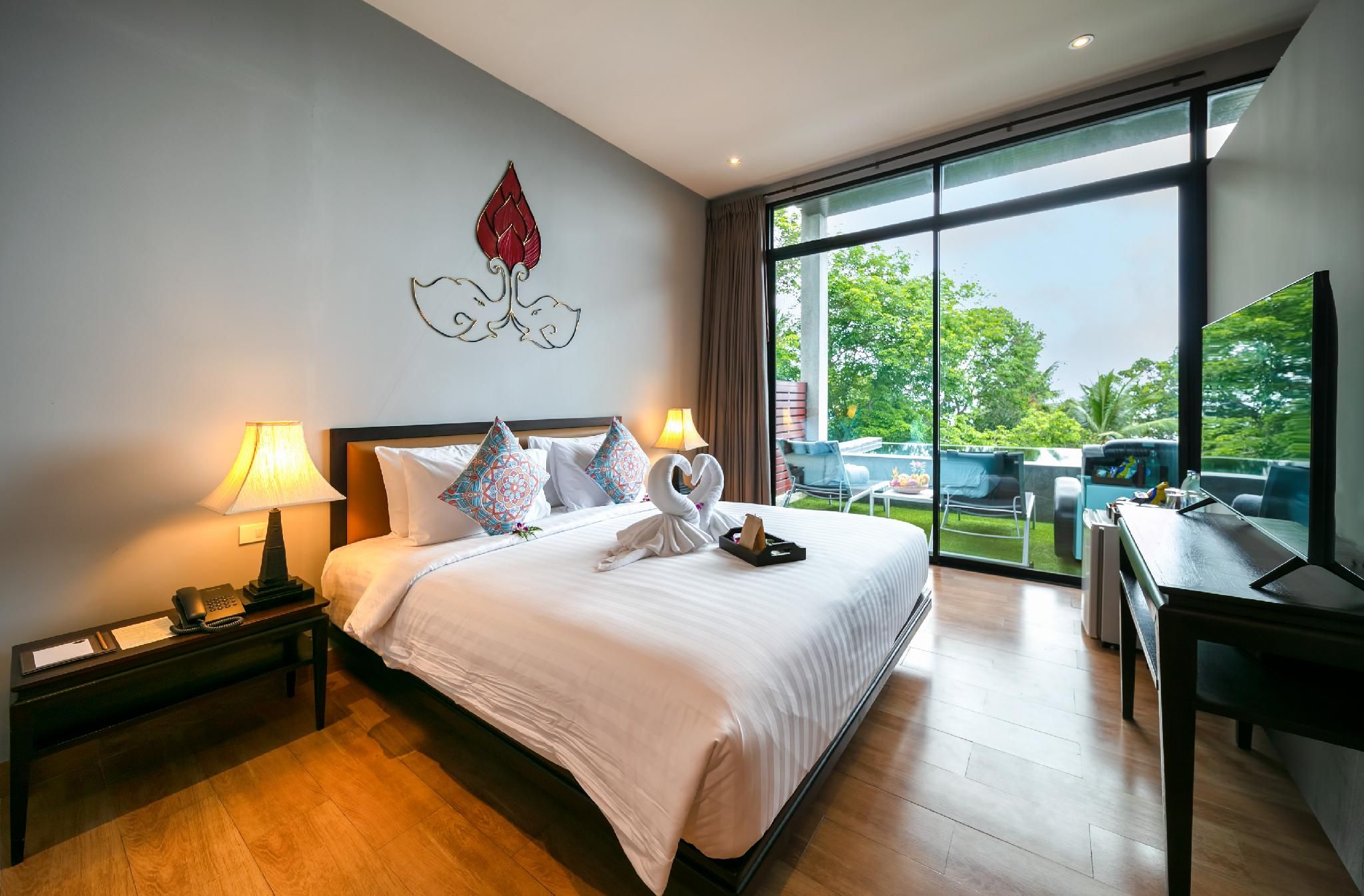 2 Bed Rooms with Pool