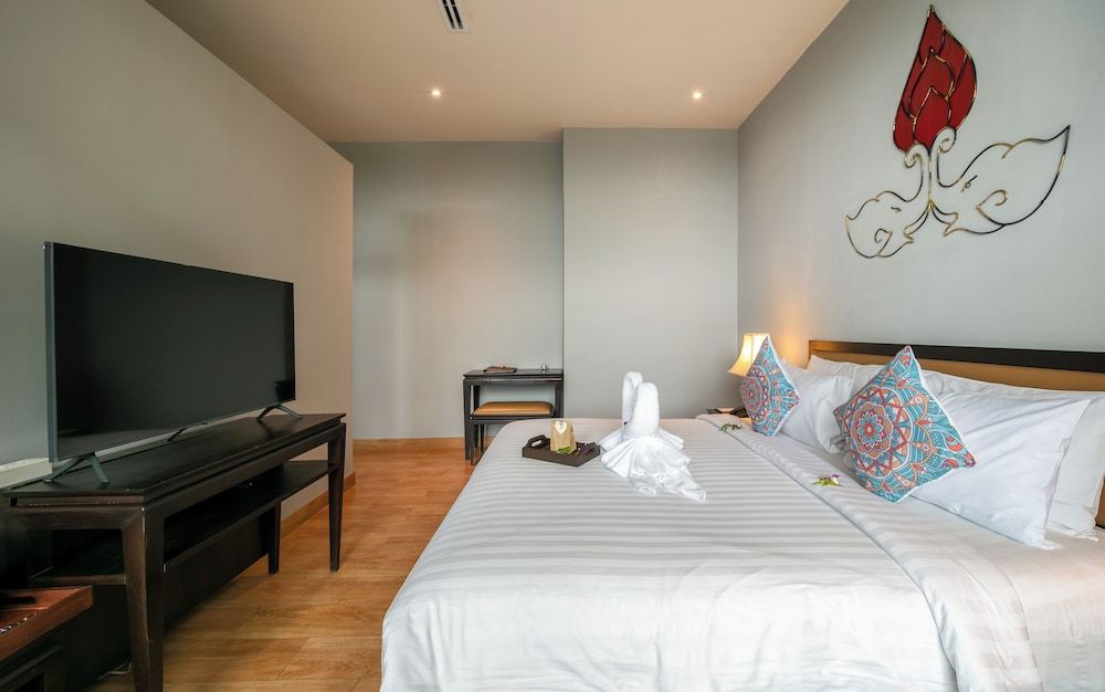 2 Bedroom with Pool, Forest View