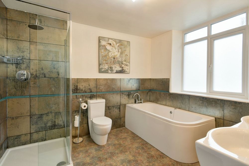 The Crown Hotel Double Room, Ensuite (Bed & Breakfast) 2