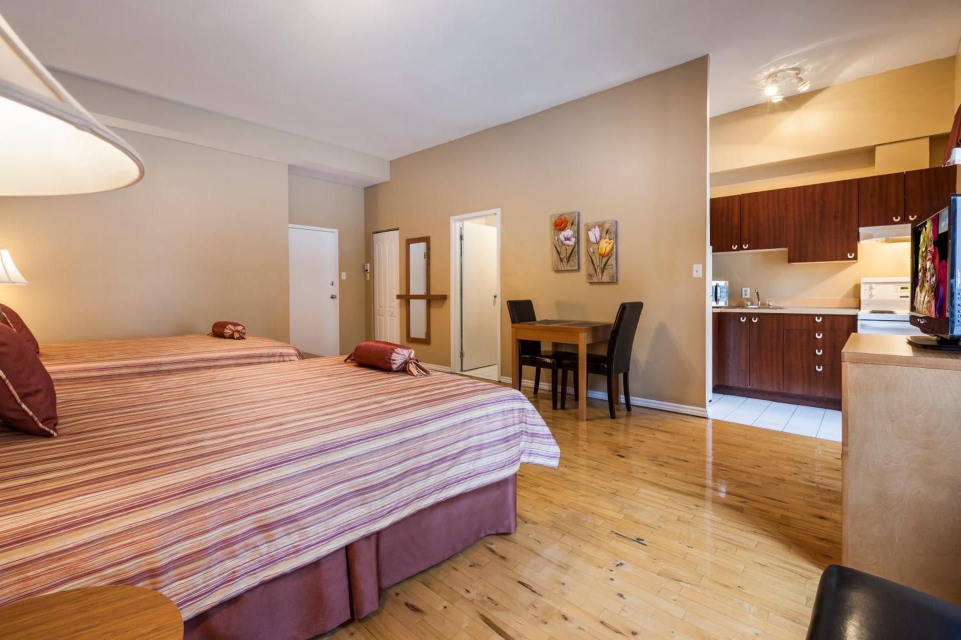 Studio with Two Queen Beds