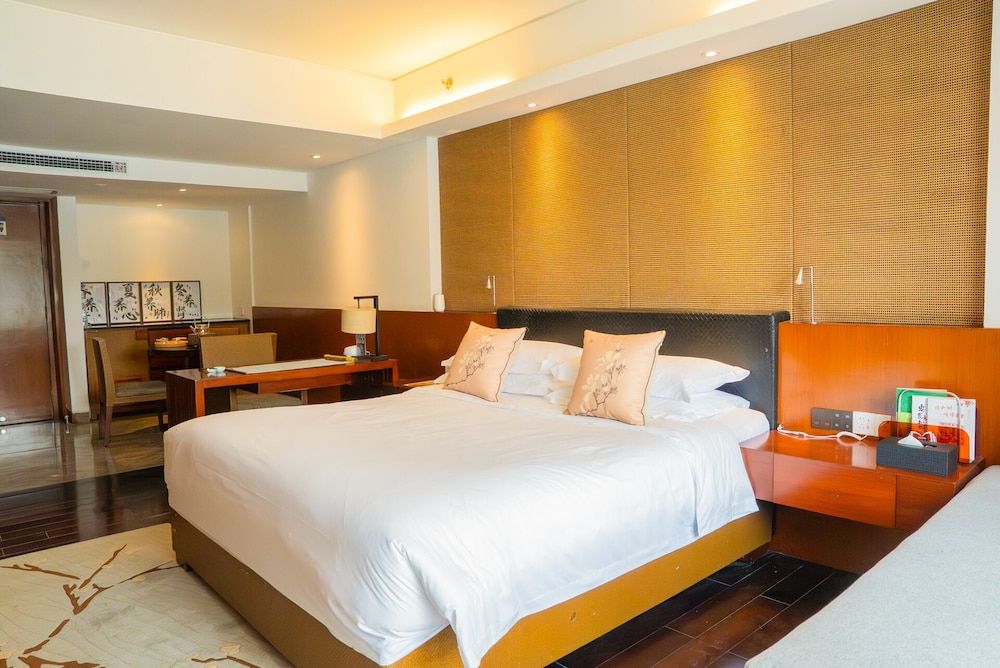 undefined Baiyun Lakeside Hotel