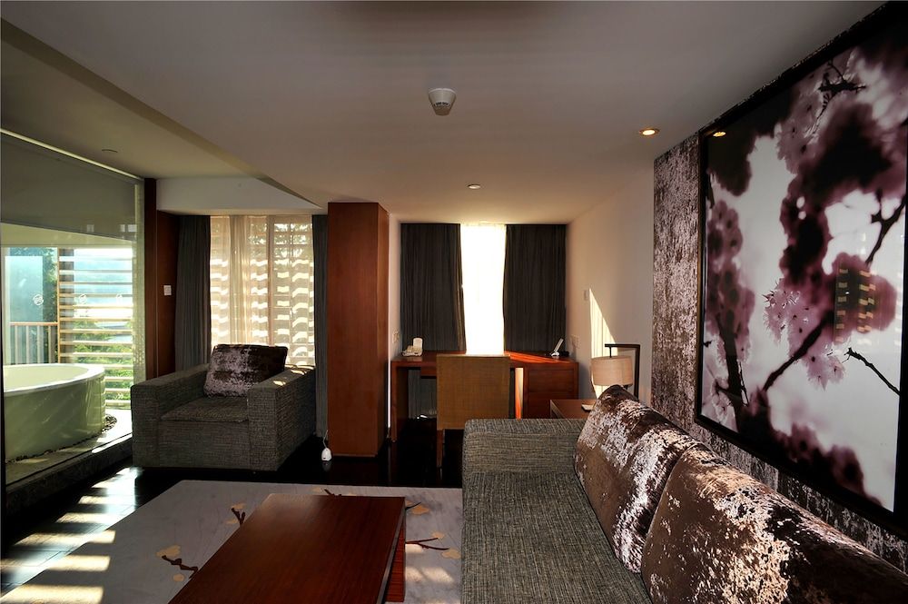 undefined Baiyun Lakeside Hotel 3