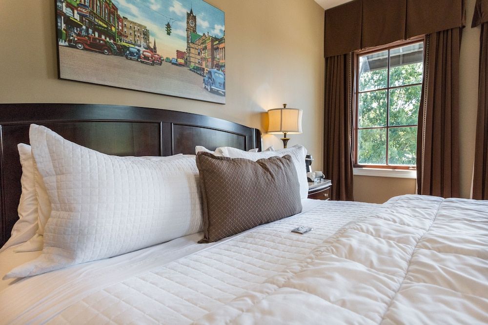 Standard Room, 1 King Bed (1)