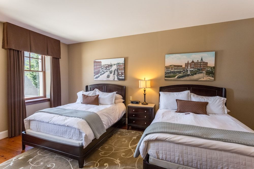 Standard Room, 2 Queen Beds (4)
