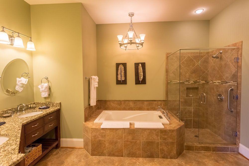 Suite, 1 King Bed (2)