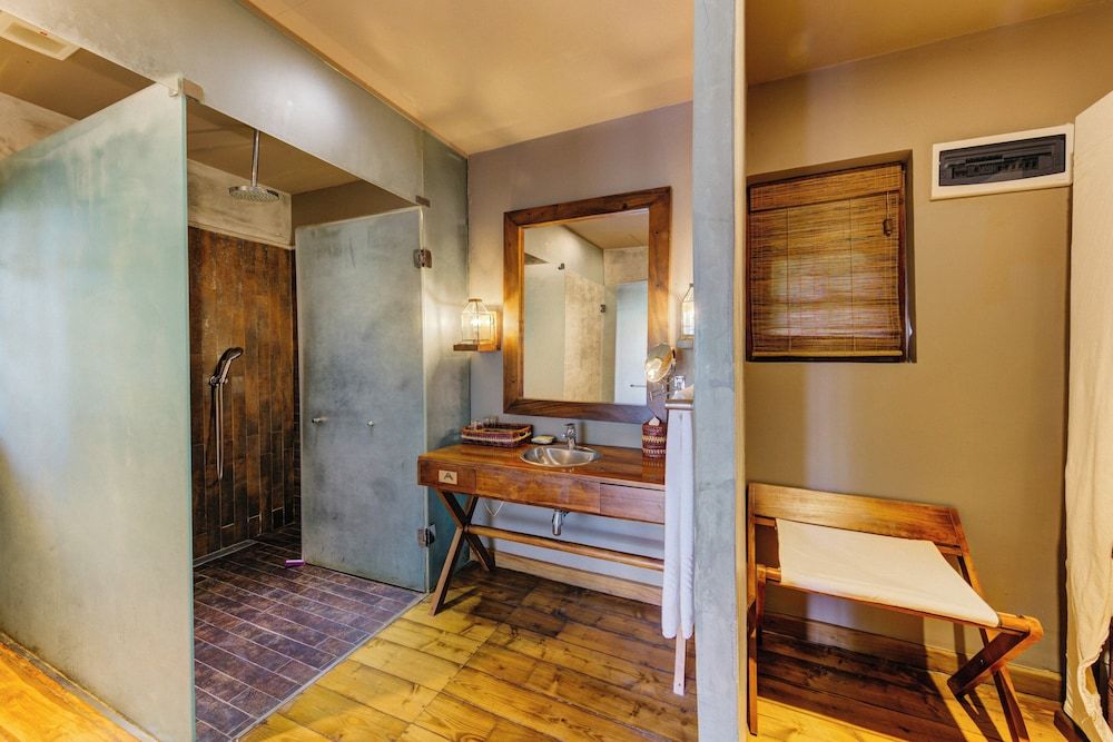 Cinnamon Wild Yala Jungle Chalet King 5