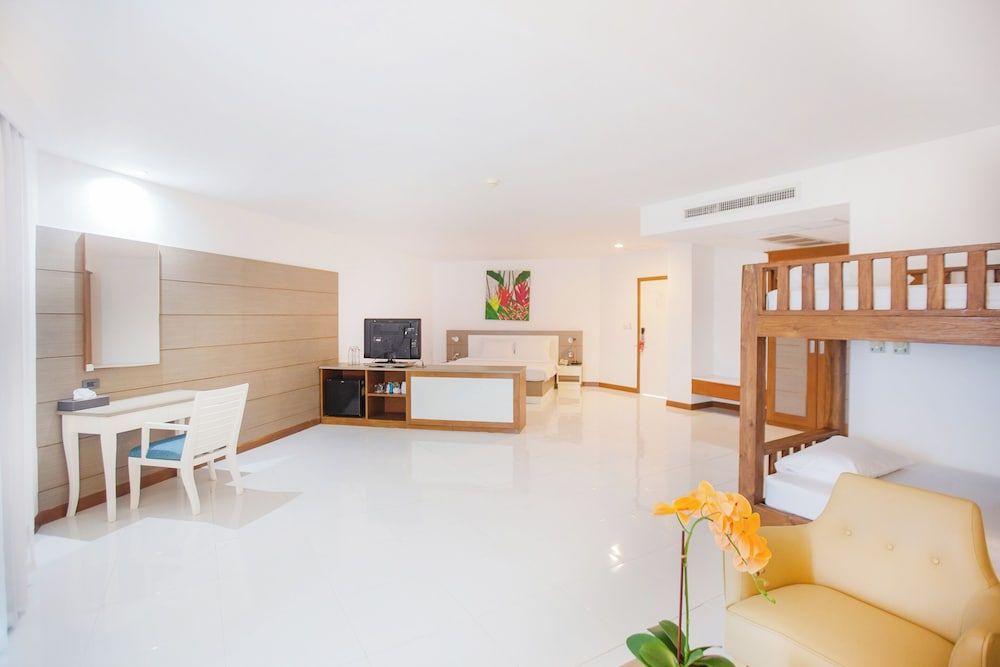 Pinnacle Grand Jomtien Resort and Beach Club Family Garden View - 1 King and Bunk Bed 3