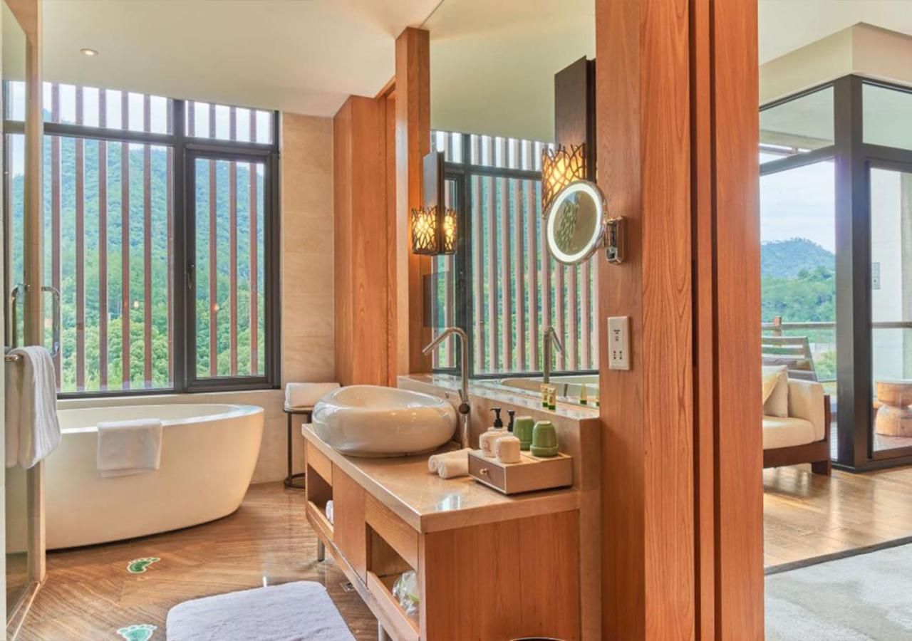 InterContinental One Thousand Island Lake Resort by IHG Classic Room 10