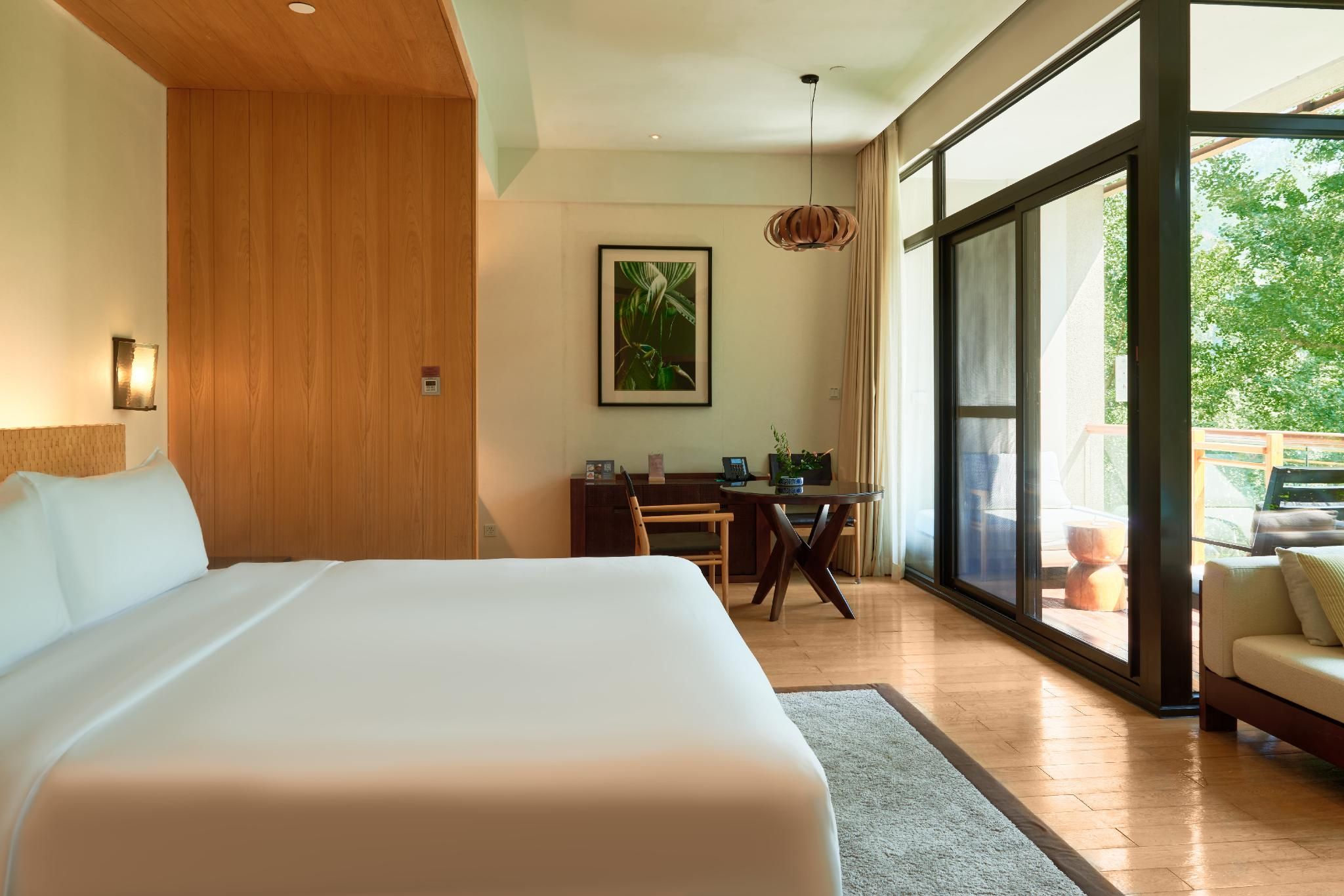 InterContinental One Thousand Island Lake Resort by IHG Classic Room 3