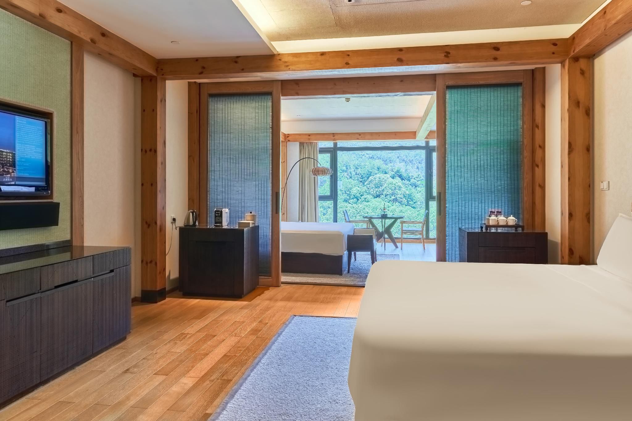 1 King and 2 twin beds forecast View