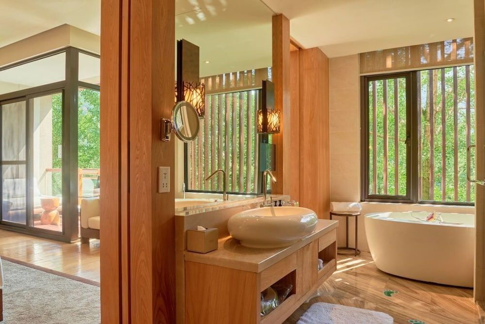 InterContinental One Thousand Island Lake Resort by IHG Classic Room 8