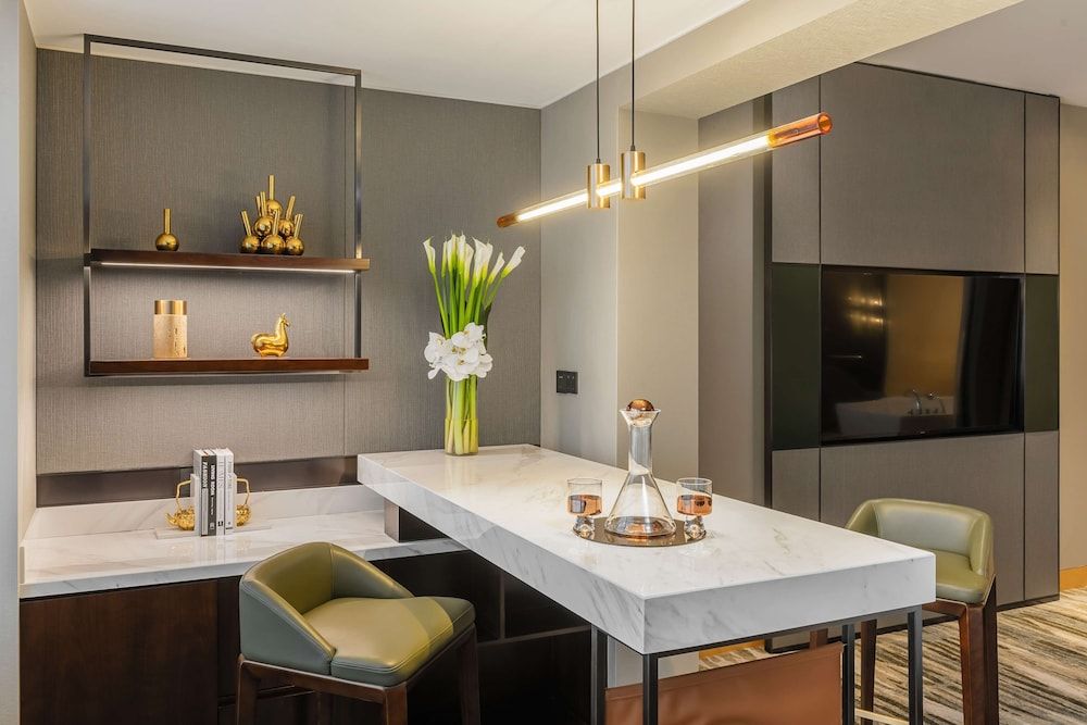 1 Bedroom Deluxe Suite