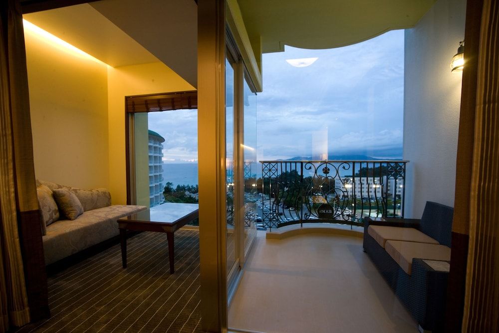 Premier Twin High Floor for 4 people, Non Smoking