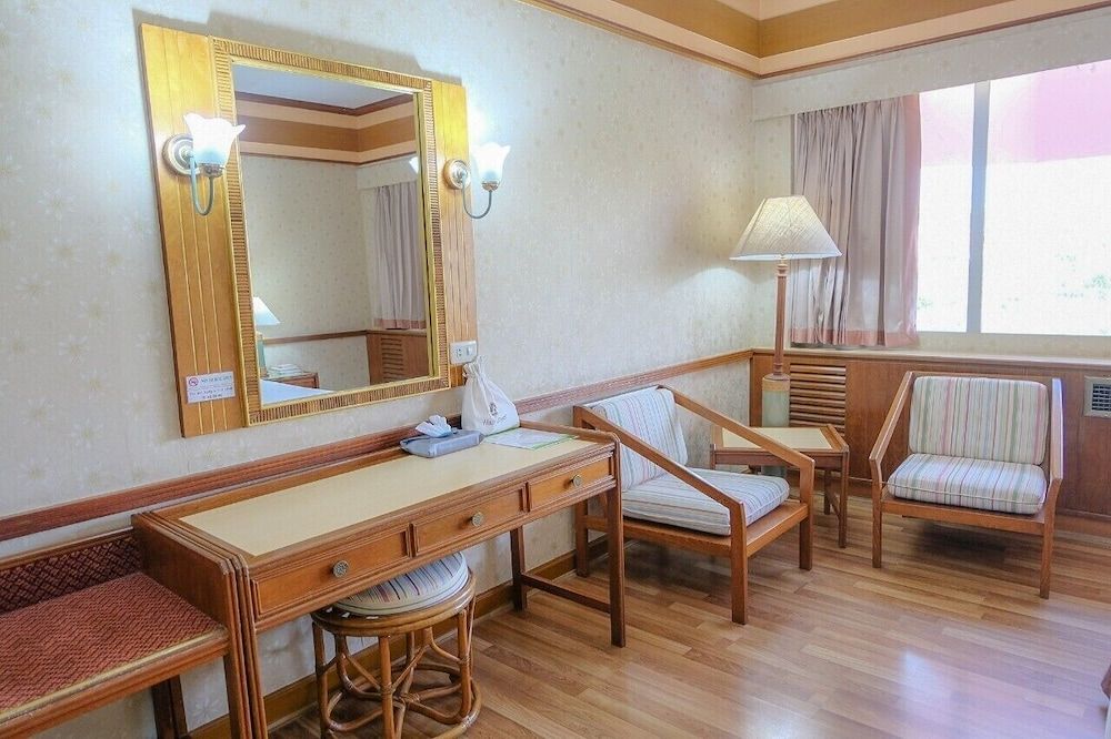 Asia Pattaya Hotel Standard Room, Golf View 10