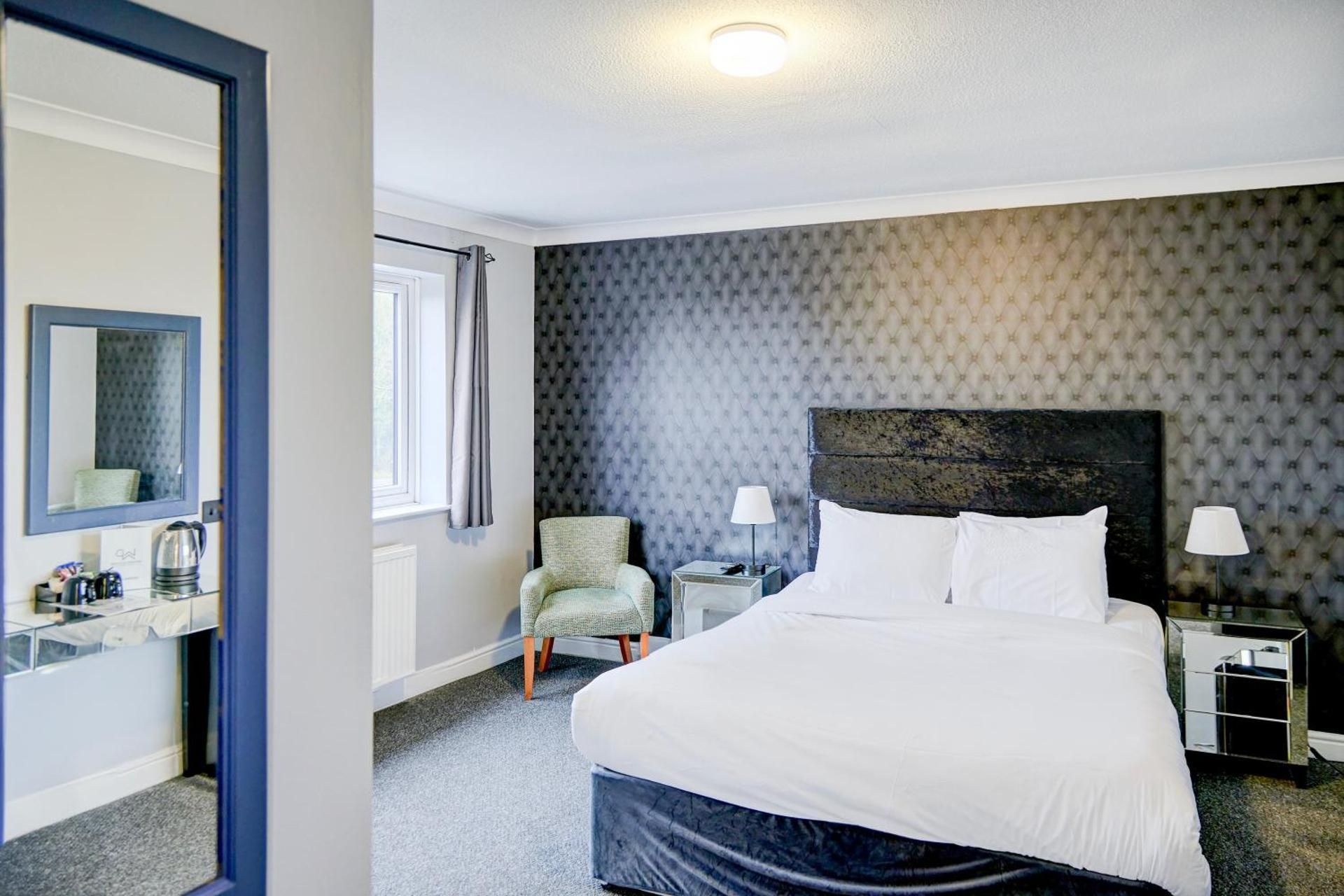 Standard Double Room with Shared Bathroom