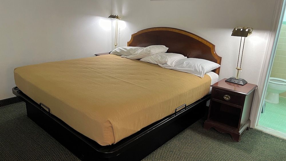Standard Room, 1 King Bed, Non Smoking, Refrigerator & Microwave