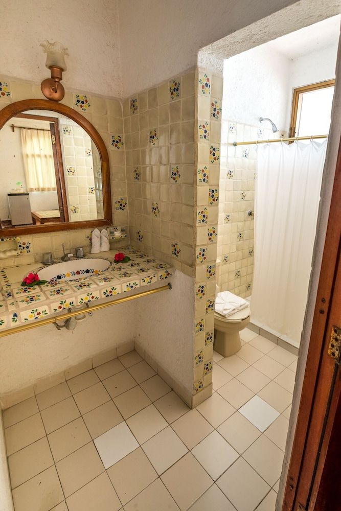 Catalina Beach Resort Grand Terrace Room 12