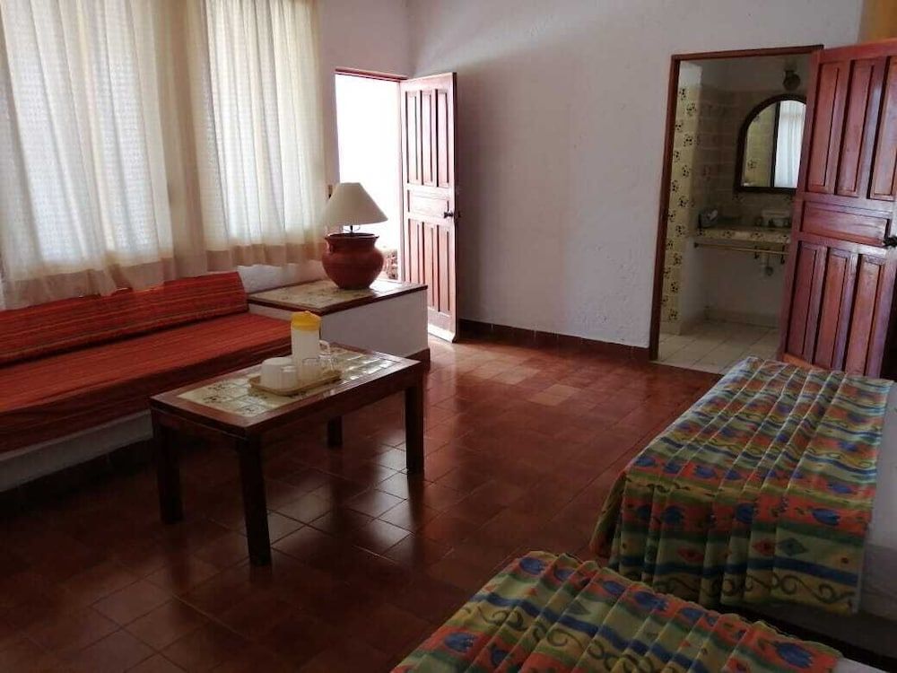 Catalina Beach Resort Grand Terrace Room 4