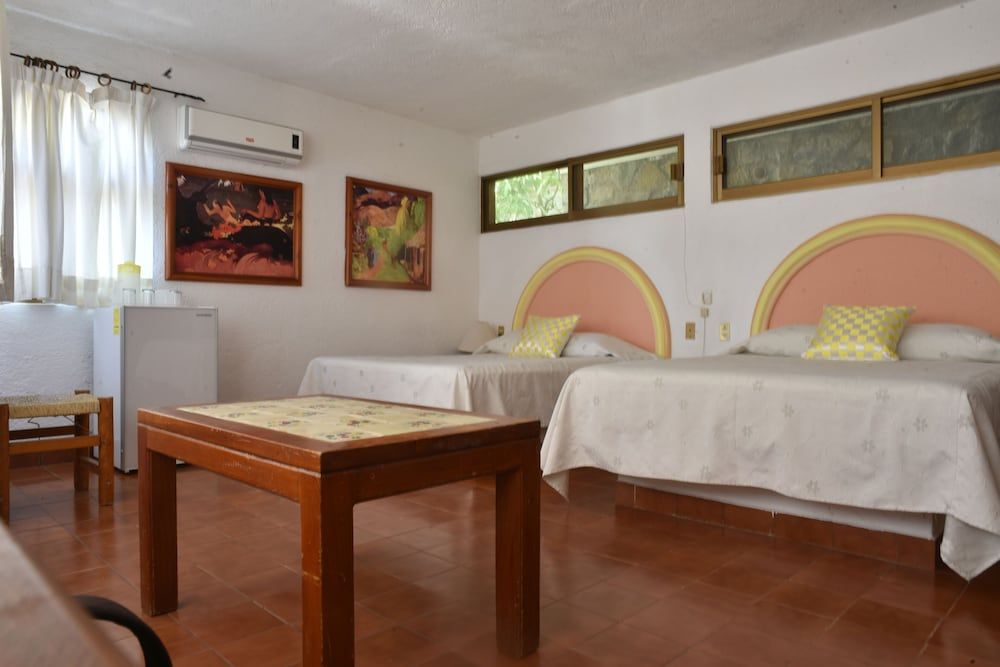 Catalina Beach Resort Grand Terrace Room 2