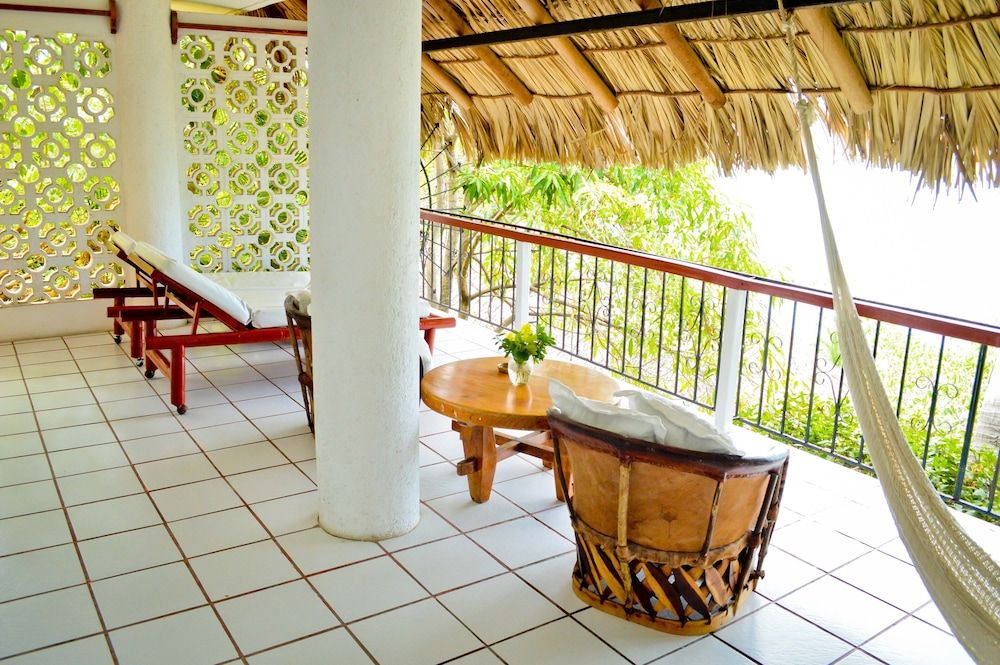 Catalina Beach Resort Tropical View 7