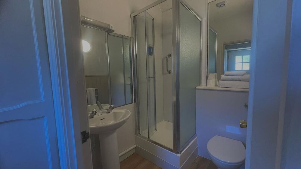 The Sibson Inn Hotel Twin Room, Ensuite 3