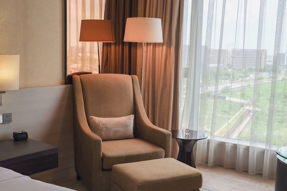 Crowne Plaza Guangzhou Huadu by IHG Standard Room, 2 Double Beds, City View 6