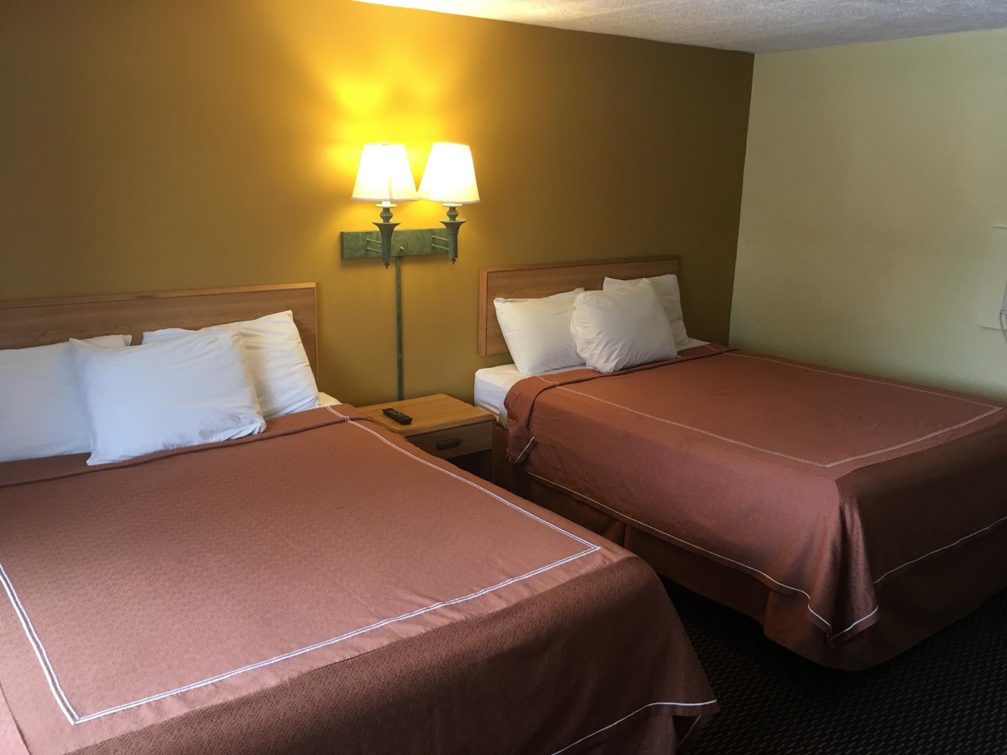 2 Queen Beds - Non-Smoking