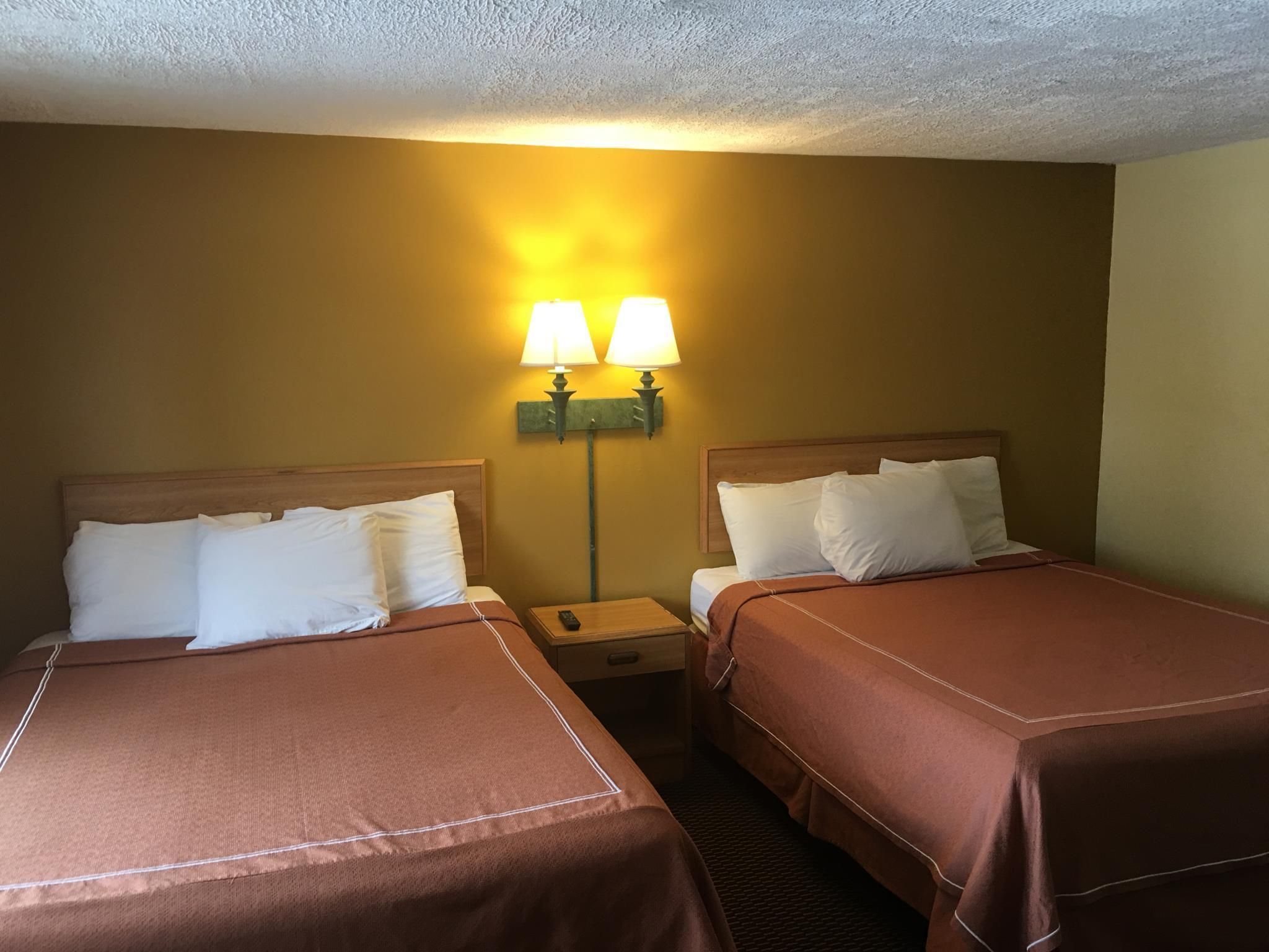 2 Queen Beds - Non-Smoking
