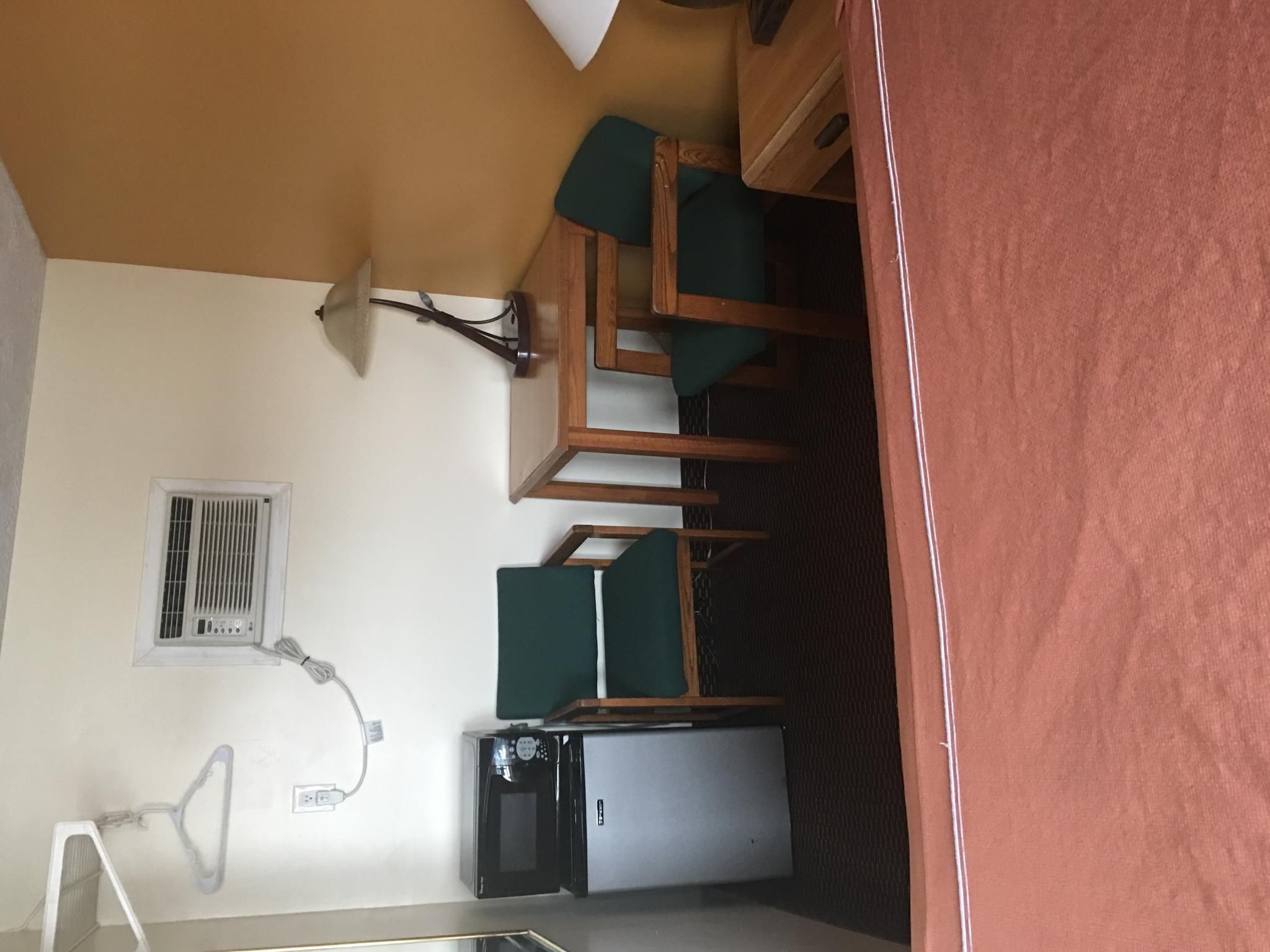 1 Queen Bed - Non-Smoking