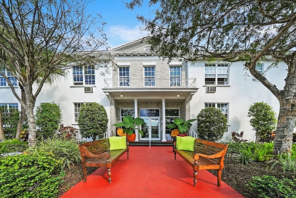 undefined Tradewinds Apartment Hotel 4