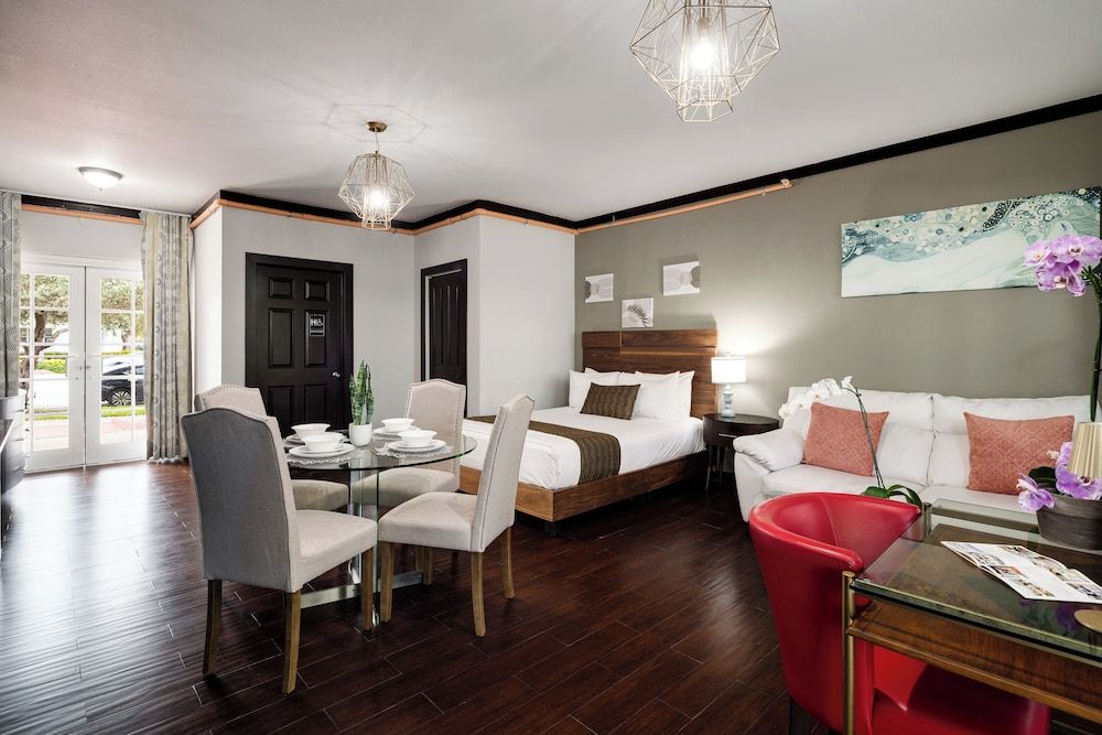 Tradewinds Apartment Hotel Accessible Studio Queen 2