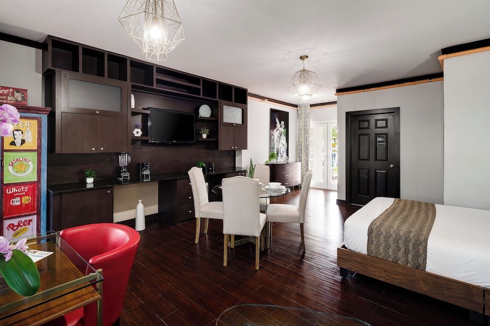 Tradewinds Apartment Hotel Accessible Studio Queen 4