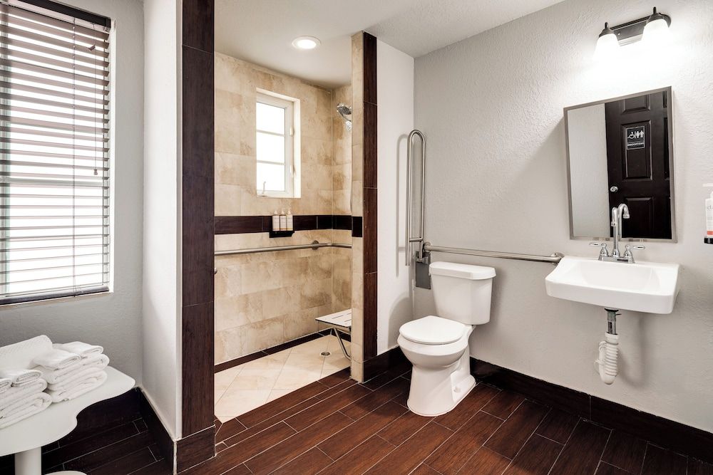 Tradewinds Apartment Hotel Accessible Studio Queen 3