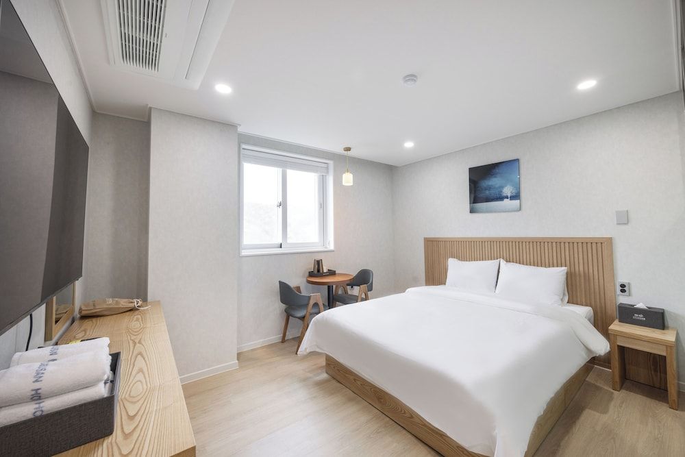 Dongbusan Oncheon Hotel Standard Mini Room (Hot Spring Water) - Rate for 2, Extra Charges Apply 2