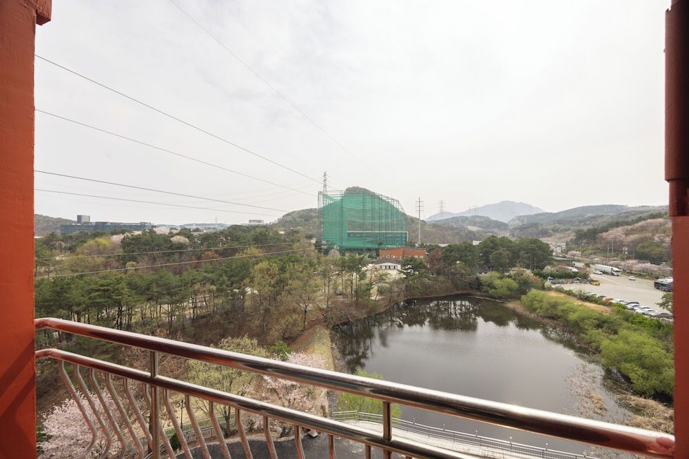 Dongbusan Oncheon Hotel Deluxe Twin Room / Terrace -Tile Bath with Hot Spring Water, Rate for 2, Extra Charges Apply 3