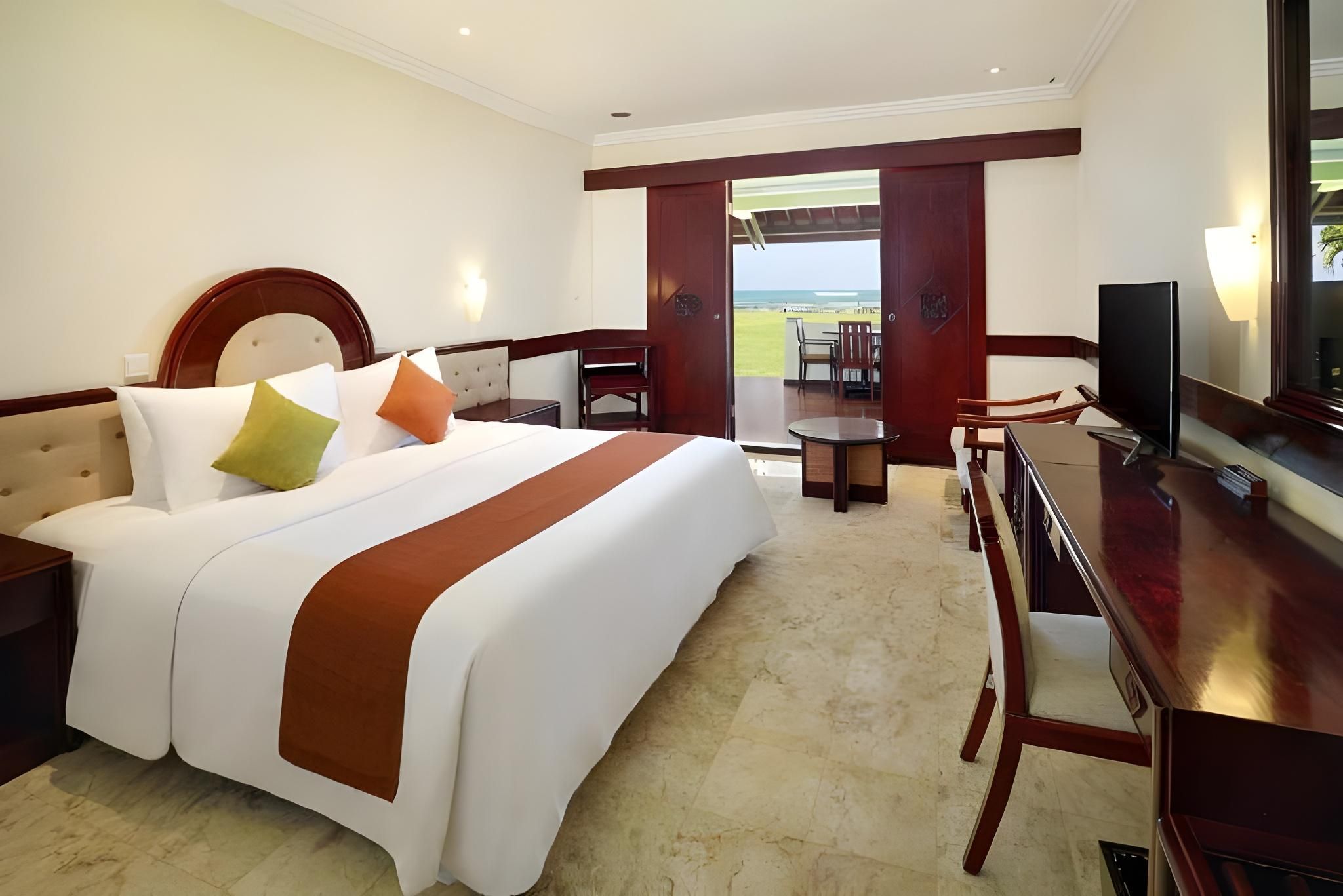 Grand Deluxe Ocean Front Room