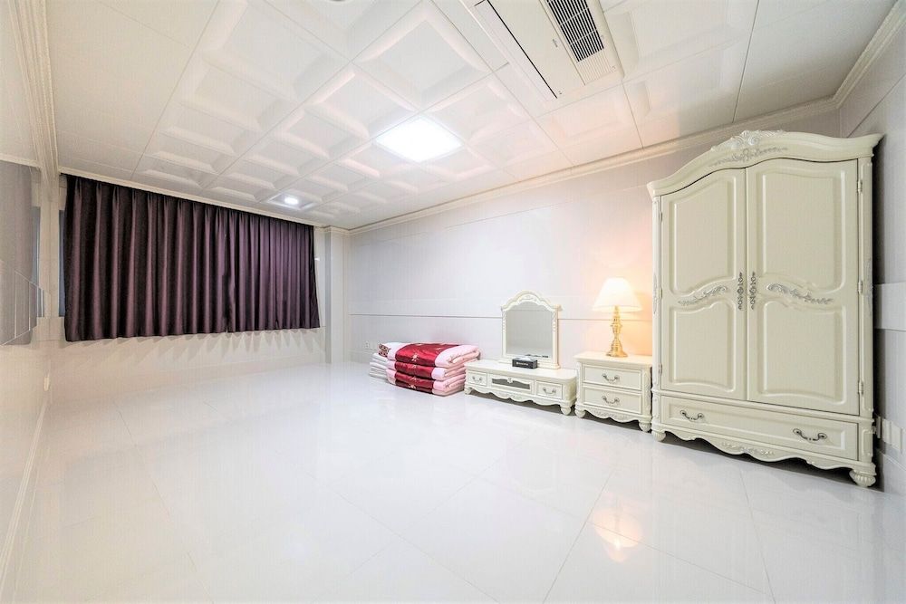 Donghae Boyang Hot Spring Convention Hotel Family Condo (ONDOL,Free Spa tickets for 4 per stay)