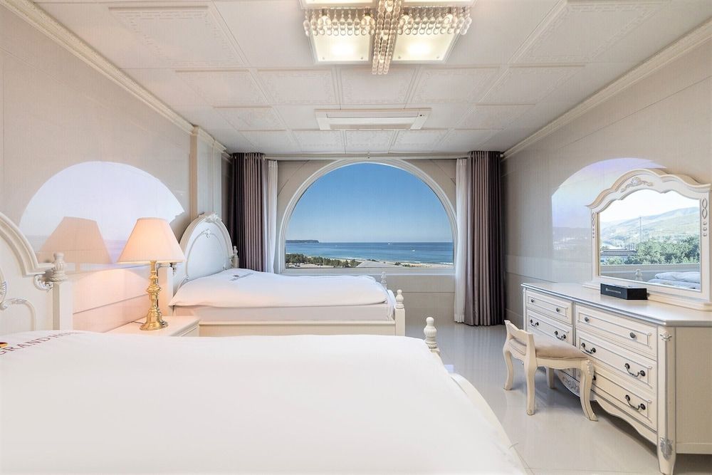 Donghae Boyang Hot Spring Convention Hotel Sky Condo (Ocean View)