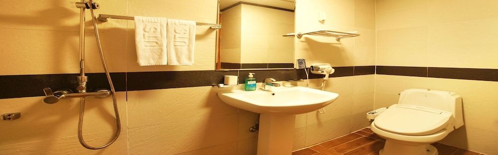 Aewol ParkHill Village Family Room 8