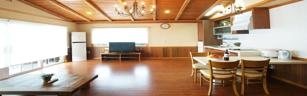 Aewol ParkHill Village Royal Suite 5