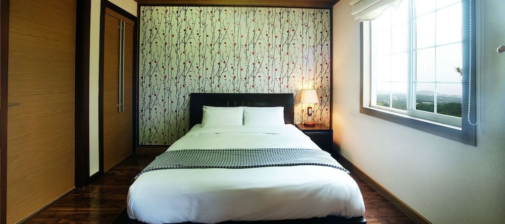 Aewol ParkHill Village Family Room 4