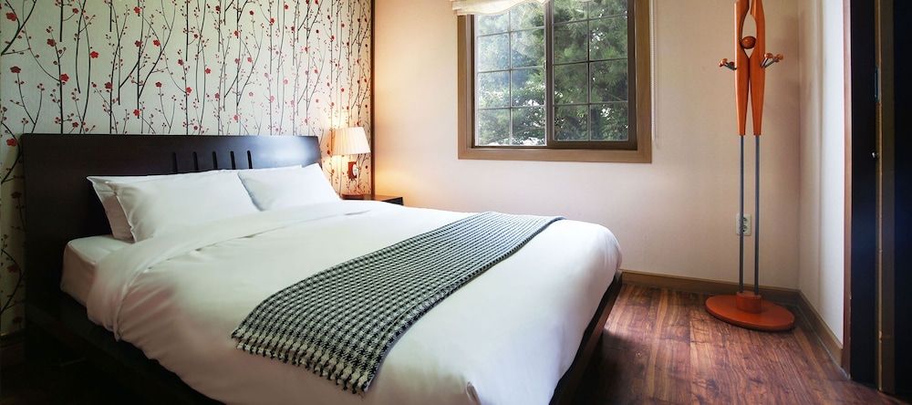 Aewol ParkHill Village Family Room 3