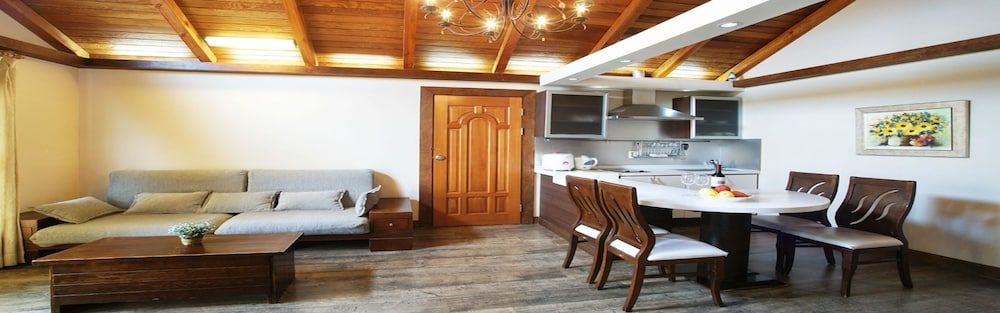 Aewol ParkHill Village Family Room 7