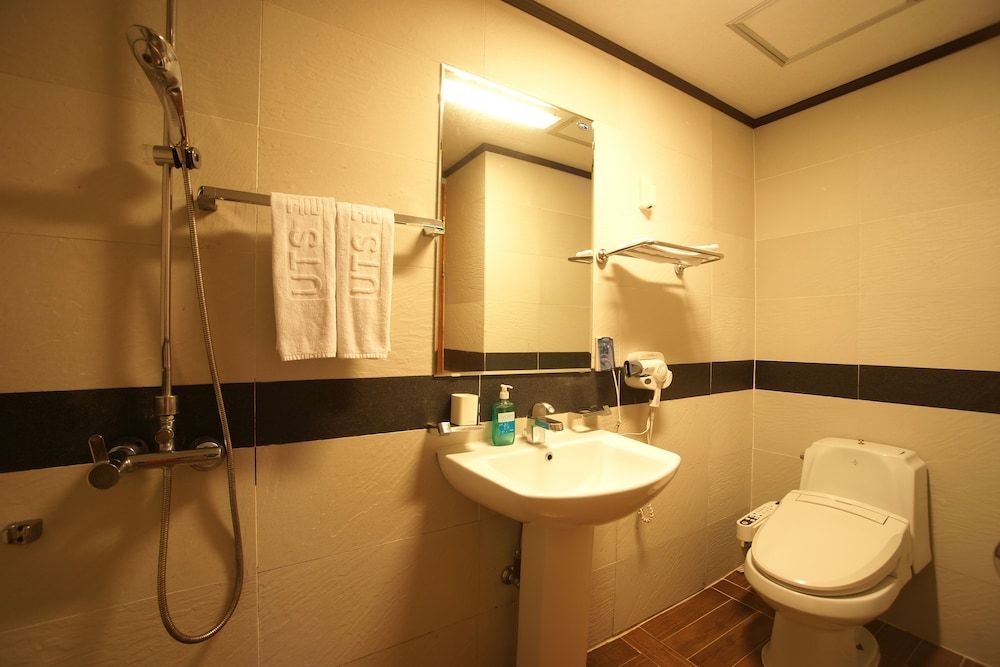 Aewol ParkHill Village Royal Suite 6